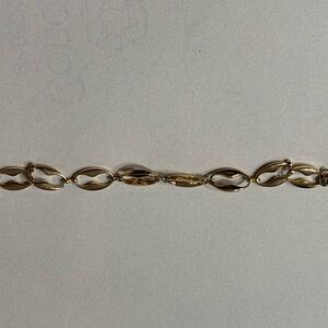 Elegant Gold Link Bracelet